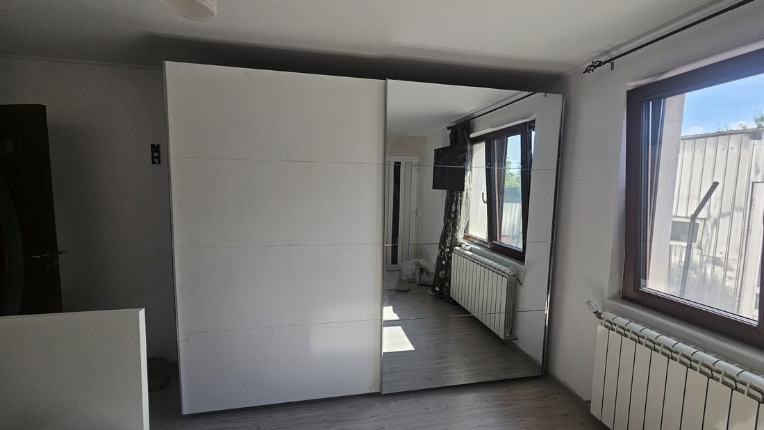 Șifonier de 3 metri cu uși glisante, alb cu oglindă